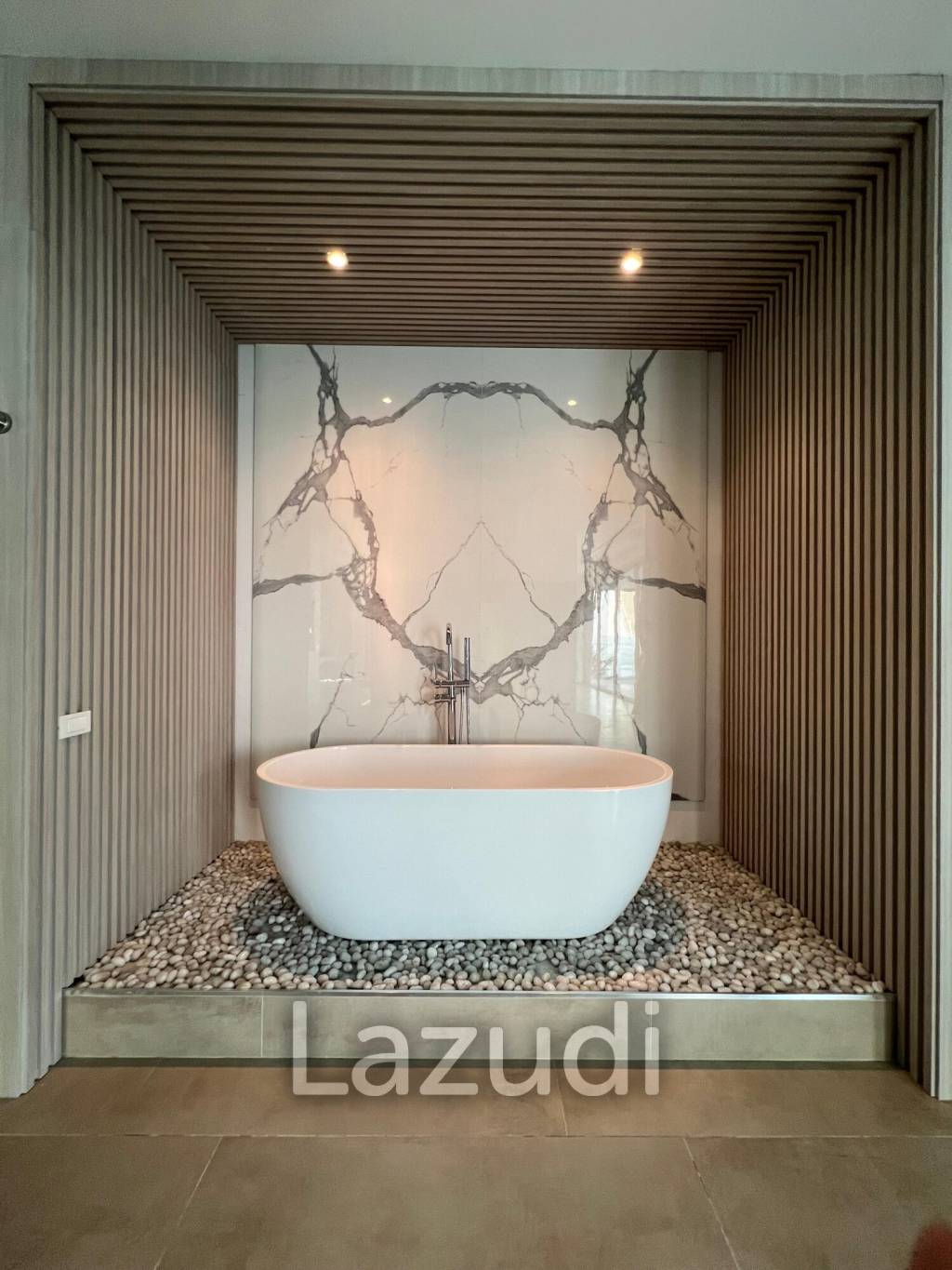 Luxurious 8 bed, 11 bath, Oceanfront Villa in Kata
