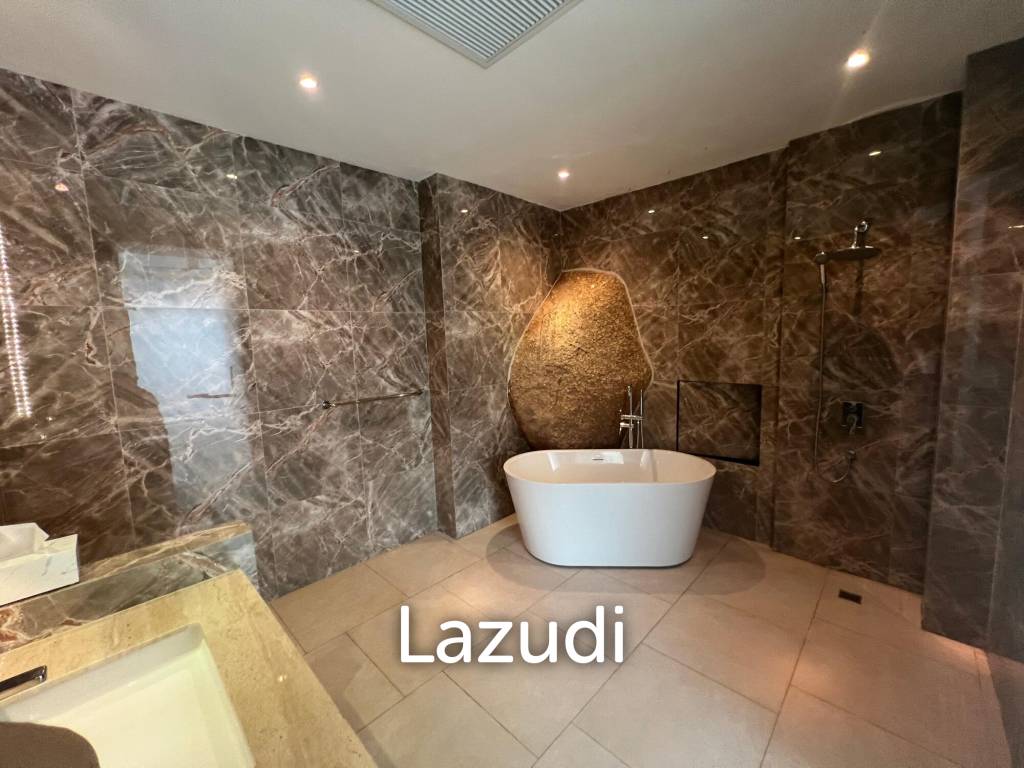 Luxurious 8 bed, 11 bath, Oceanfront Villa in Kata