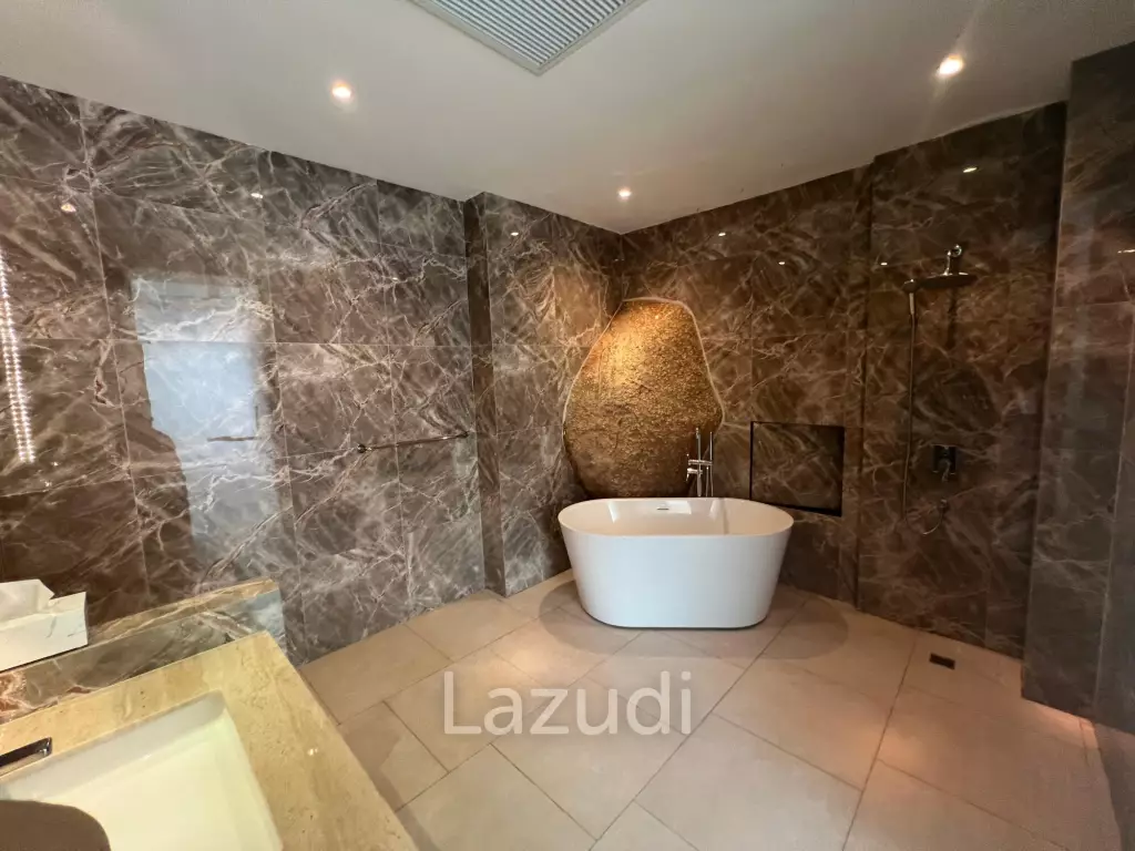 Luxurious 8 bed, 11 bath, Oceanfront Villa in Kata