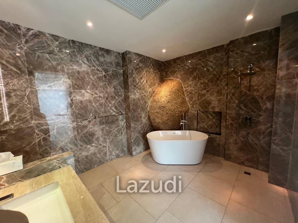 Luxurious 8 bed, 11 bath, Oceanfront Villa in Kata