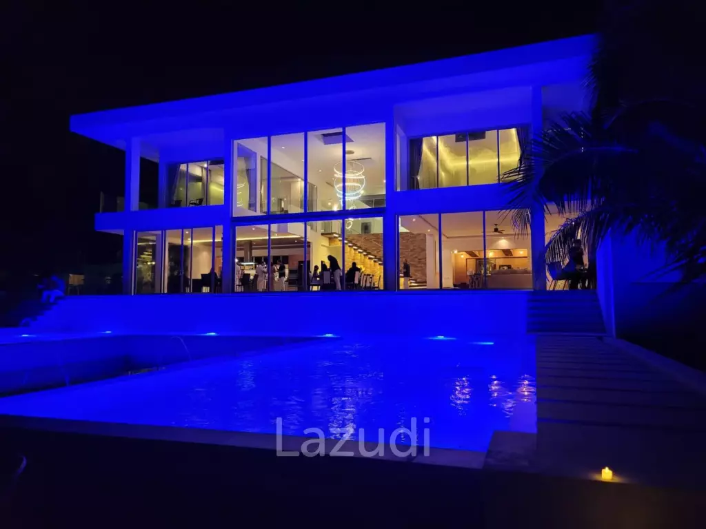 Luxurious 8 bed, 11 bath, Oceanfront Villa in Kata