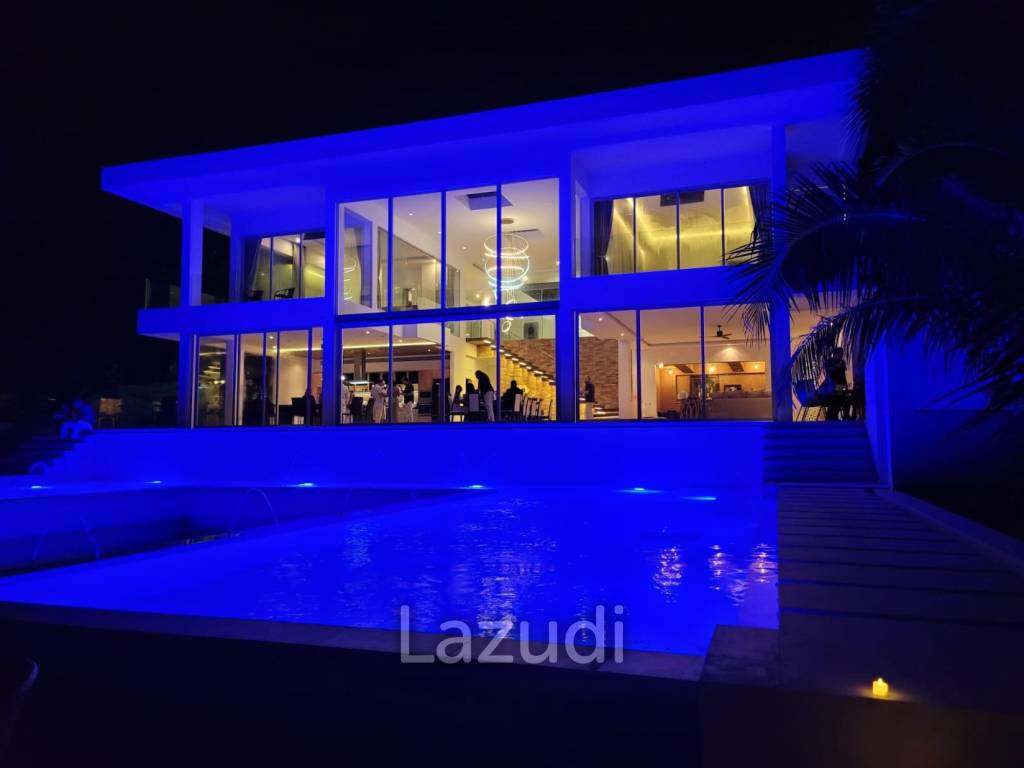 Luxurious 8 bed, 11 bath, Oceanfront Villa in Kata
