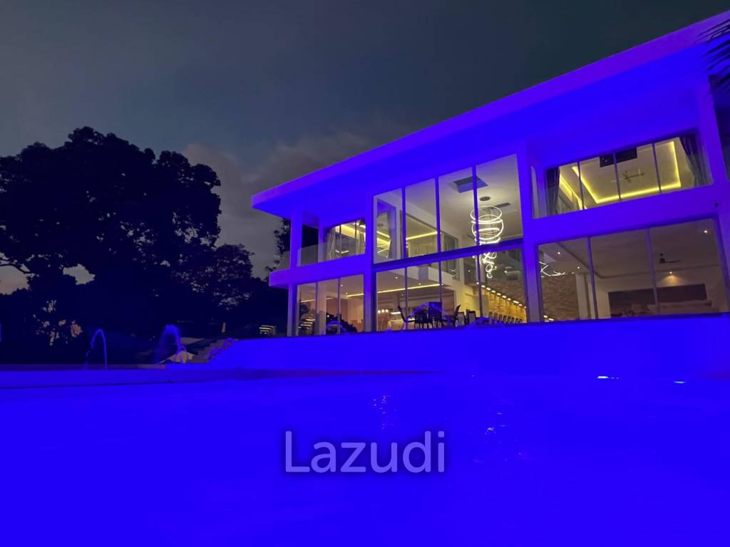 Luxurious 8 bed, 11 bath, Oceanfront Villa in Kata