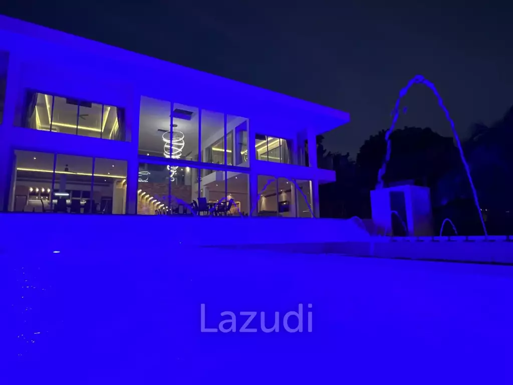 Luxurious 8 bed, 11 bath, Oceanfront Villa in Kata