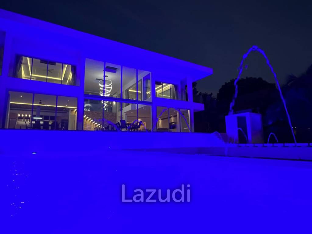 Luxurious 8 bed, 11 bath, Oceanfront Villa in Kata