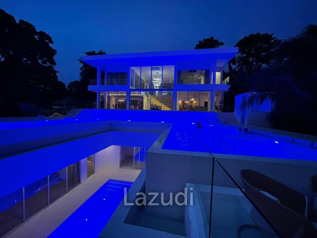 Luxurious 8 bed, 11 bath, Oceanfront Villa in Kata