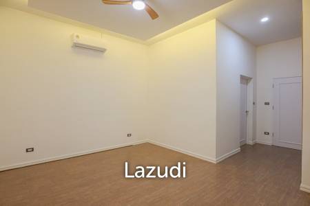 ขายบ้าน 4 ห้องนอนพร้อมสระว่ายน้ำในโครงการกอล์ฟวิลเลจ หัวหิน