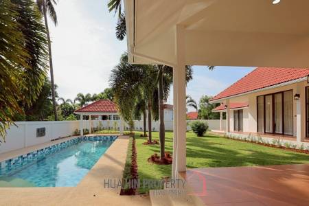 Golf Village: 4-Bedroom Villa with Pool in Hua Hin