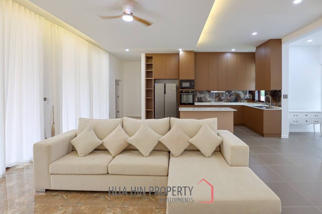 Golf Village: 4-Bedroom Villa with Pool in Hua Hin
