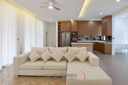 Golf Village: 4-Bedroom Villa with Pool in Hua Hin