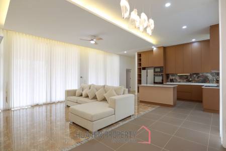 Golf Village: 4-Bedroom Villa with Pool in Hua Hin