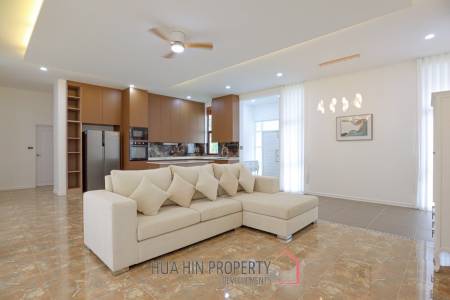 Golf Village: 4-Bedroom Villa with Pool in Hua Hin