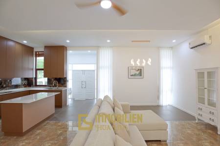 ขายบ้าน 4 ห้องนอนพร้อมสระว่ายน้ำในโครงการกอล์ฟวิลเลจ หัวหิน