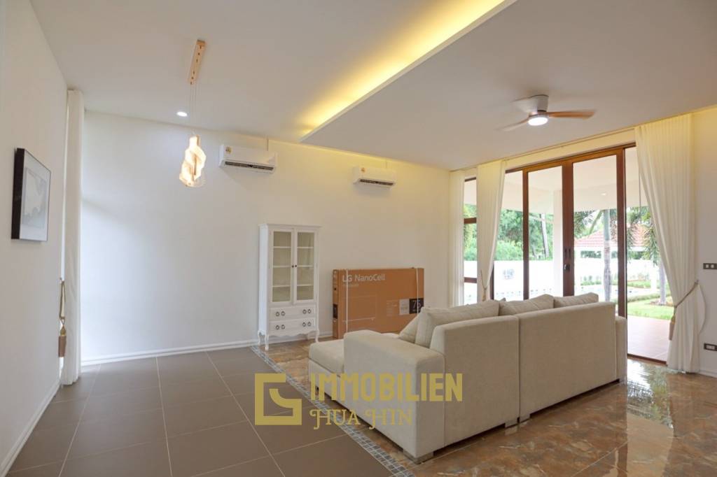 ขายบ้าน 4 ห้องนอนพร้อมสระว่ายน้ำในโครงการกอล์ฟวิลเลจ หัวหิน