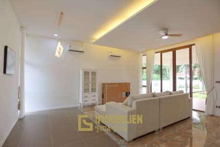 ขายบ้าน 4 ห้องนอนพร้อมสระว่ายน้ำในโครงการกอล์ฟวิลเลจ หัวหิน