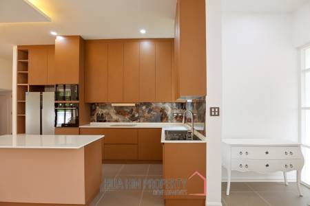 Golf Village: 4-Bedroom Villa with Pool in Hua Hin