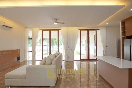 ขายบ้าน 4 ห้องนอนพร้อมสระว่ายน้ำในโครงการกอล์ฟวิลเลจ หัวหิน