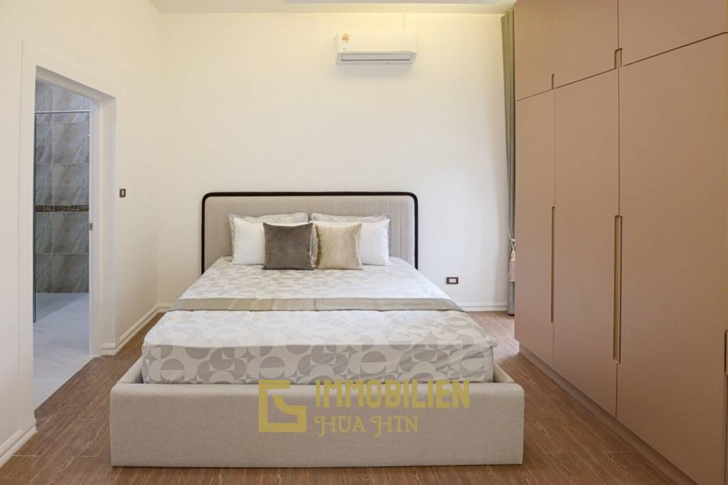 ขายบ้าน 4 ห้องนอนพร้อมสระว่ายน้ำในโครงการกอล์ฟวิลเลจ หัวหิน