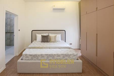 ขายบ้าน 4 ห้องนอนพร้อมสระว่ายน้ำในโครงการกอล์ฟวิลเลจ หัวหิน