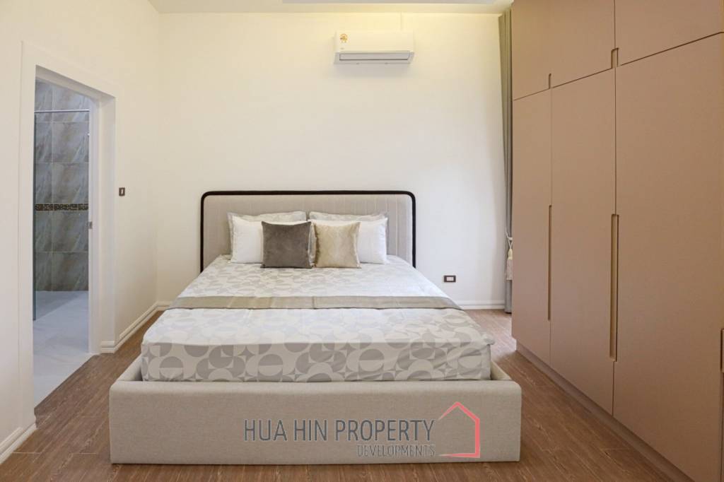 Golf Village: 4-Bedroom Villa with Pool in Hua Hin