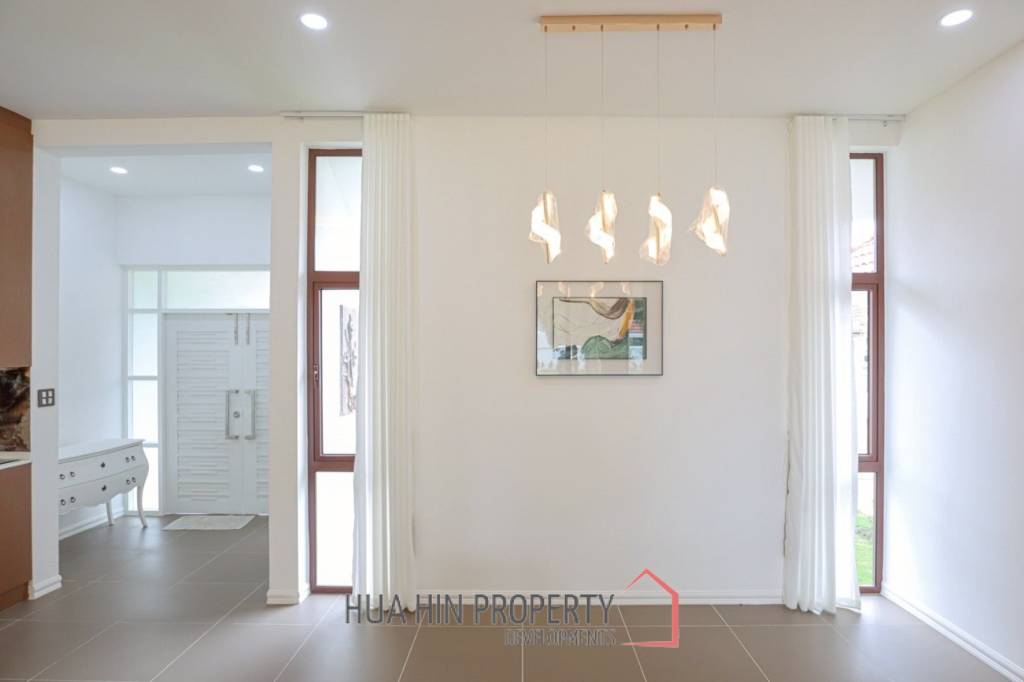 Golf Village: 4-Bedroom Villa with Pool in Hua Hin