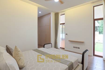 ขายบ้าน 4 ห้องนอนพร้อมสระว่ายน้ำในโครงการกอล์ฟวิลเลจ หัวหิน