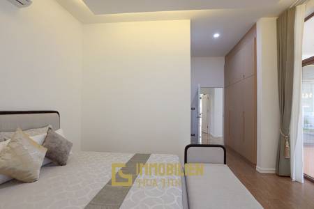 ขายบ้าน 4 ห้องนอนพร้อมสระว่ายน้ำในโครงการกอล์ฟวิลเลจ หัวหิน