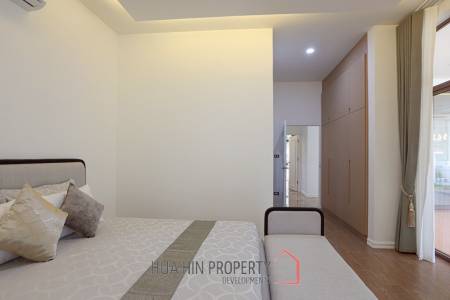 Golf Village: 4-Bedroom Villa with Pool in Hua Hin