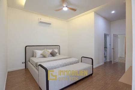 ขายบ้าน 4 ห้องนอนพร้อมสระว่ายน้ำในโครงการกอล์ฟวิลเลจ หัวหิน