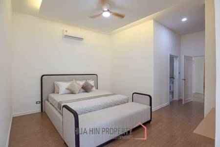 Golf Village: 4-Bedroom Villa with Pool in Hua Hin