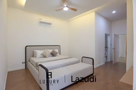 ขายบ้าน 4 ห้องนอนพร้อมสระว่ายน้ำในโครงการกอล์ฟวิลเลจ หัวหิน