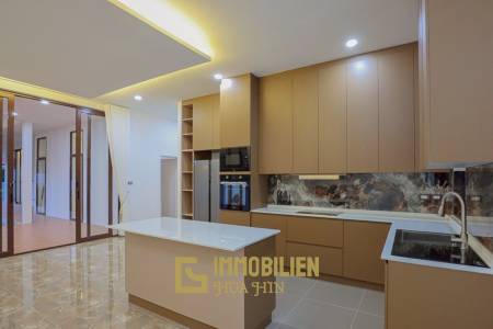 ขายบ้าน 4 ห้องนอนพร้อมสระว่ายน้ำในโครงการกอล์ฟวิลเลจ หัวหิน