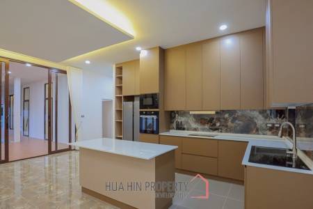 Golf Village: 4-Bedroom Villa with Pool in Hua Hin