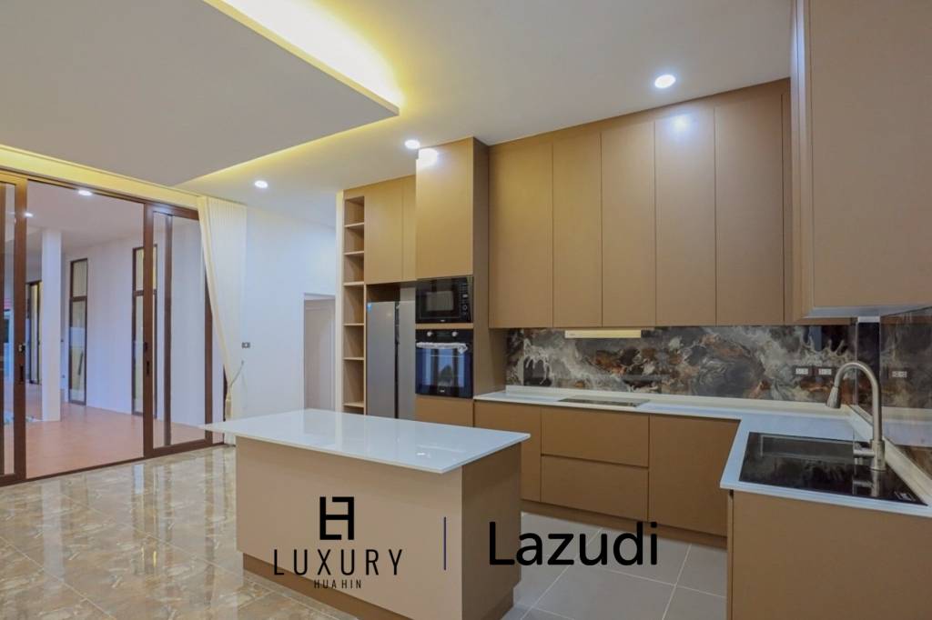 ขายบ้าน 4 ห้องนอนพร้อมสระว่ายน้ำในโครงการกอล์ฟวิลเลจ หัวหิน