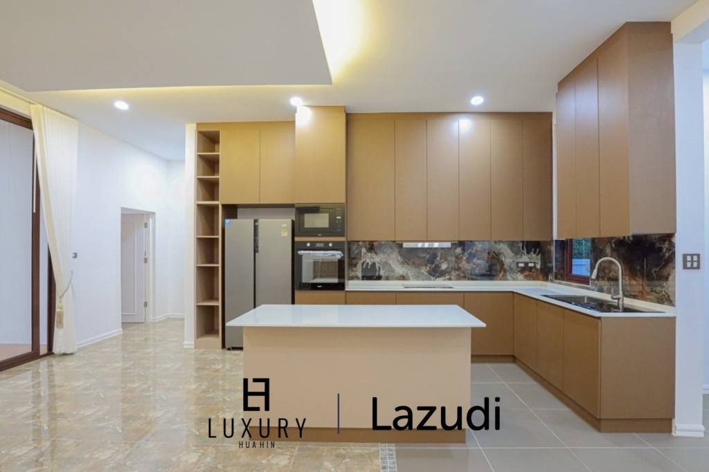 ขายบ้าน 4 ห้องนอนพร้อมสระว่ายน้ำในโครงการกอล์ฟวิลเลจ หัวหิน