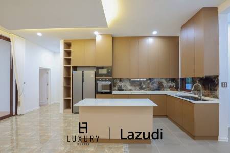 ขายบ้าน 4 ห้องนอนพร้อมสระว่ายน้ำในโครงการกอล์ฟวิลเลจ หัวหิน