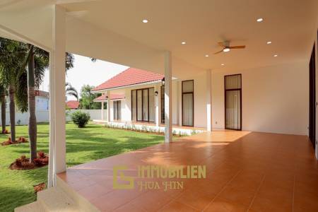 ขายบ้าน 4 ห้องนอนพร้อมสระว่ายน้ำในโครงการกอล์ฟวิลเลจ หัวหิน