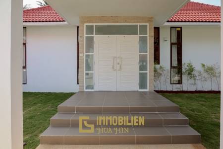 ขายบ้าน 4 ห้องนอนพร้อมสระว่ายน้ำในโครงการกอล์ฟวิลเลจ หัวหิน