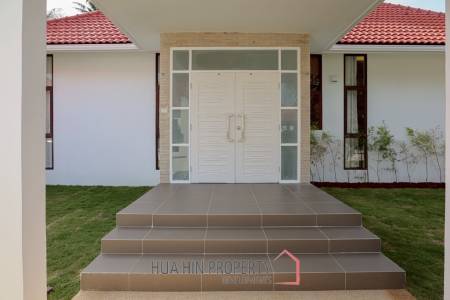 Golf Village: 4-Bedroom Villa with Pool in Hua Hin