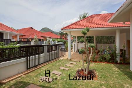 ขายบ้าน 4 ห้องนอนพร้อมสระว่ายน้ำในโครงการกอล์ฟวิลเลจ หัวหิน