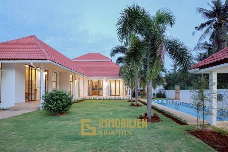ขายบ้าน 4 ห้องนอนพร้อมสระว่ายน้ำในโครงการกอล์ฟวิลเลจ หัวหิน