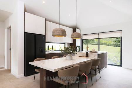 2 Bad 2 Bath 180 SQ.M BelVida Estates Villa Suasana