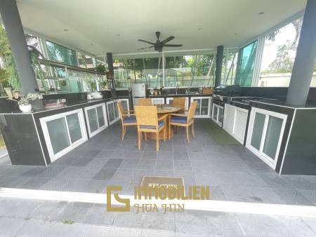 บ่อฝ้าย : วิลล่า 4 ห้องนอนที่ได้รับการปรับปรุงใหม่พร้อมสระว่ายน้ำขนาด 17x7 เมตร