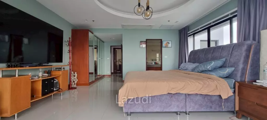2 Beds 3 Baths 242 SQ.M. Baan Haad U Thong