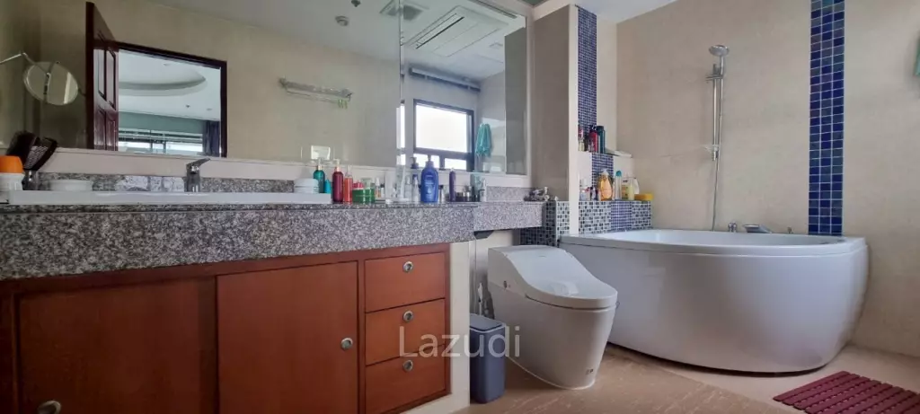 2 Beds 3 Baths 242 SQ.M. Baan Haad U Thong