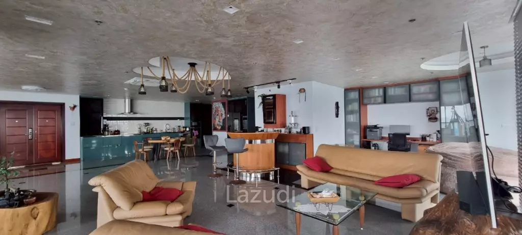 2 Beds 3 Baths 242 SQ.M. Baan Haad U Thong