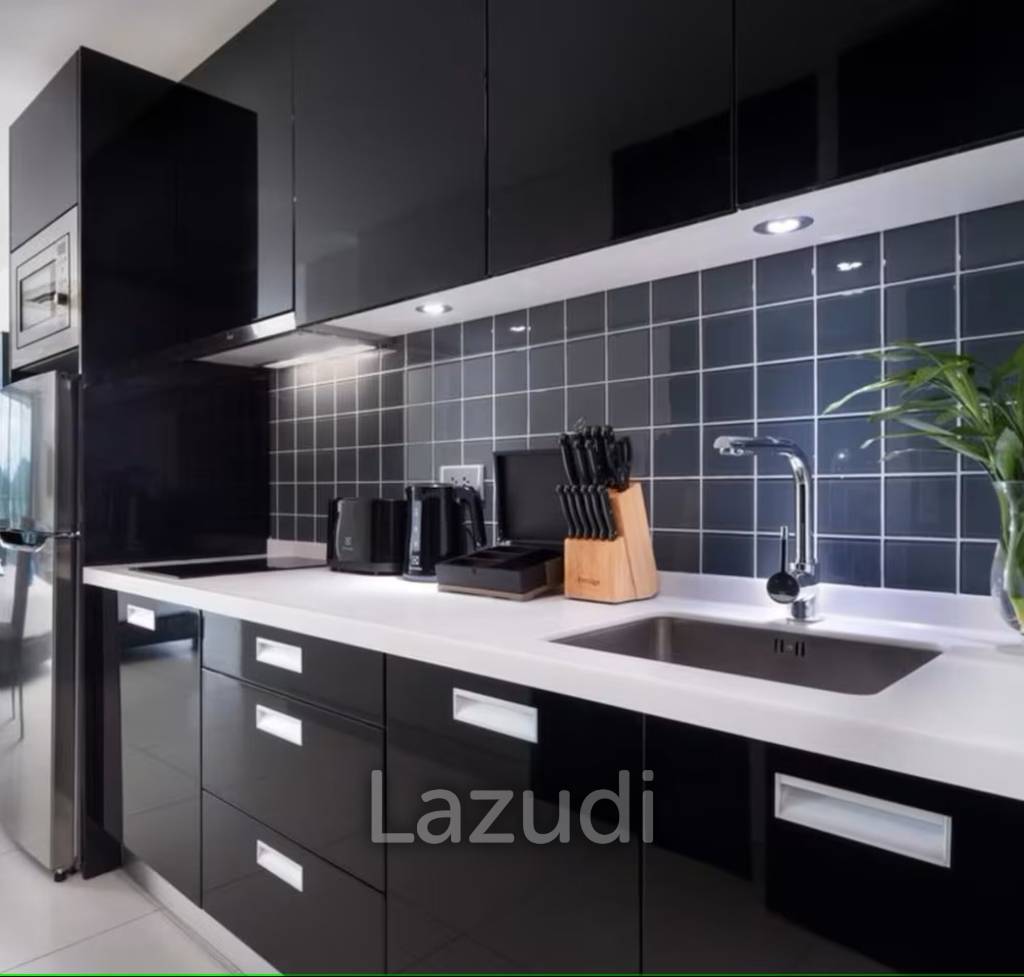 Studio Condo with private Rooftop Terrace and Jacuzzi Near Patong Beach