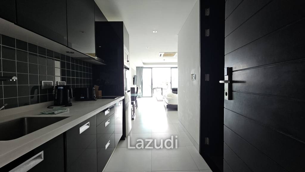 Studio Condo with private Rooftop Terrace and Jacuzzi Near Patong Beach