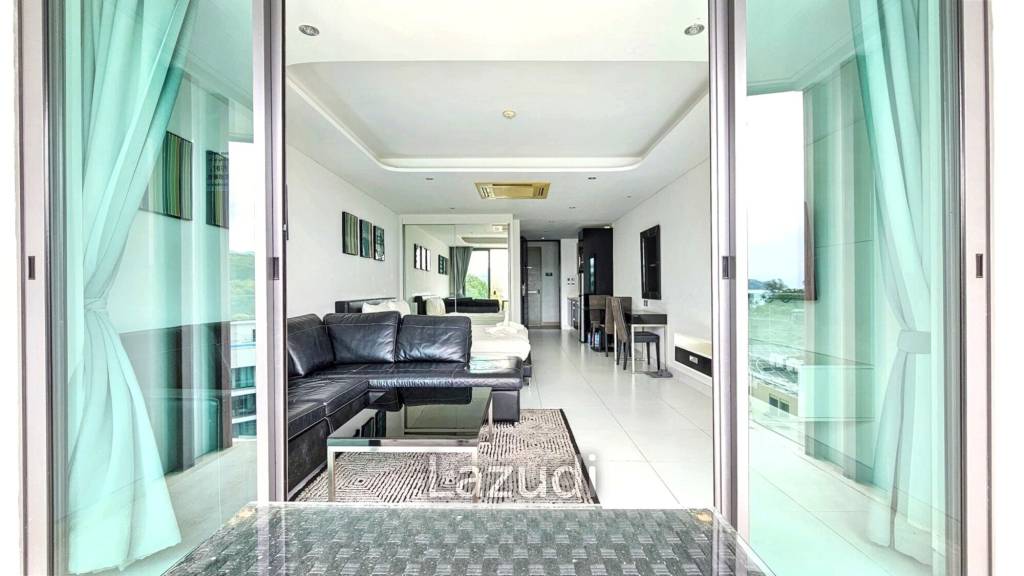 Studio Condo with private Rooftop Terrace and Jacuzzi Near Patong Beach