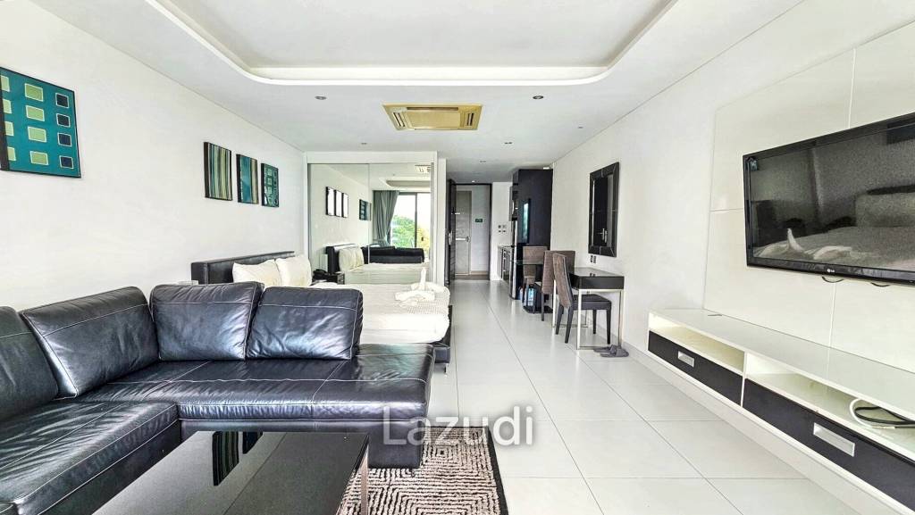 Studio Condo with private Rooftop Terrace and Jacuzzi Near Patong Beach